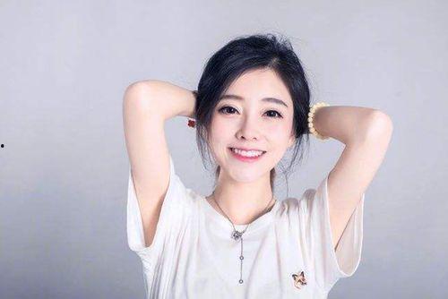 娱乐八卦吃瓜直播间七姐,揭秘娱乐圈幕后故事  第3张