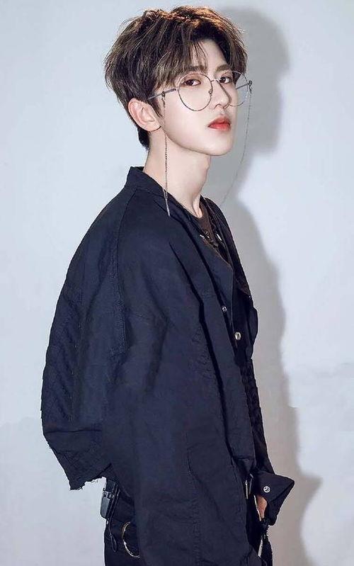 爱豆吃瓜娱乐酱蔡徐坤,从偶像到吃瓜达人,揭秘爱豆的娱乐生活 第3张 爱豆吃瓜娱乐酱蔡徐坤,从偶像到吃瓜达人,揭秘爱豆的娱乐生活 第3张