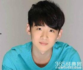 娱乐圈吃瓜男博主小说,瓜田里的秘密风云录 第3张 娱乐圈吃瓜男博主小说,瓜田里的秘密风云录 第3张