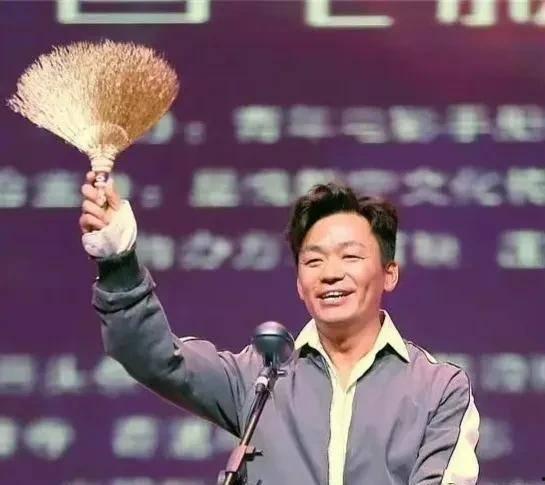 娱乐圈吃瓜小料的危害,揭秘其潜在危害与反思 第3张 娱乐圈吃瓜小料的危害,揭秘其潜在危害与反思 第3张