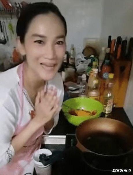 娱乐圈吃瓜直播间夜宵吃不完,吃不完的瓜,笑不完的夜 第3张 娱乐圈吃瓜直播间夜宵吃不完,吃不完的瓜,笑不完的夜 第3张