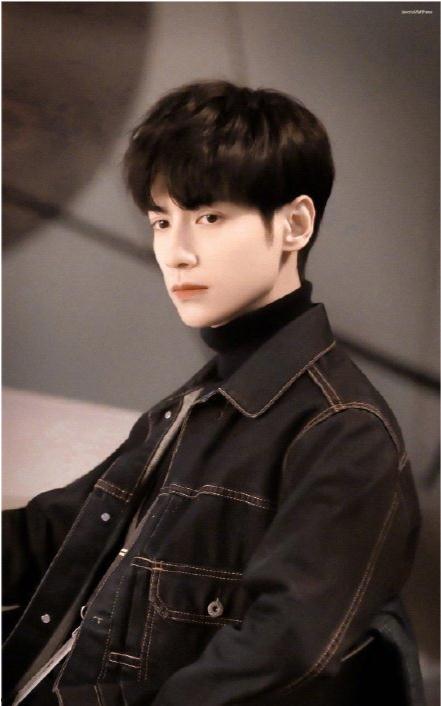 吃瓜娱乐圈 罗云熙是谁,娱乐圈新晋实力派演员的崛起之路 第2张 吃瓜娱乐圈 罗云熙是谁,娱乐圈新晋实力派演员的崛起之路 第2张