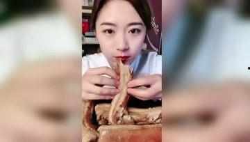 娱乐吃瓜酱女孩子叫什么,揭秘那位神秘的女孩子身份之谜 第1张 娱乐吃瓜酱女孩子叫什么,揭秘那位神秘的女孩子身份之谜 第1张