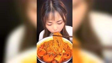 娱乐吃瓜酱女孩子叫什么,揭秘那位神秘的女孩子身份之谜 第2张 娱乐吃瓜酱女孩子叫什么,揭秘那位神秘的女孩子身份之谜 第2张